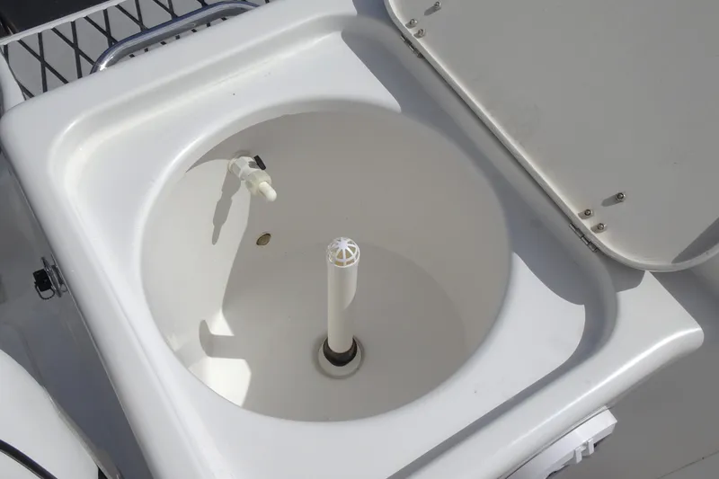 Slide: The Image of Livewell on a 2005 Sea Pro 206 Center Console boat, open lid view. - 17