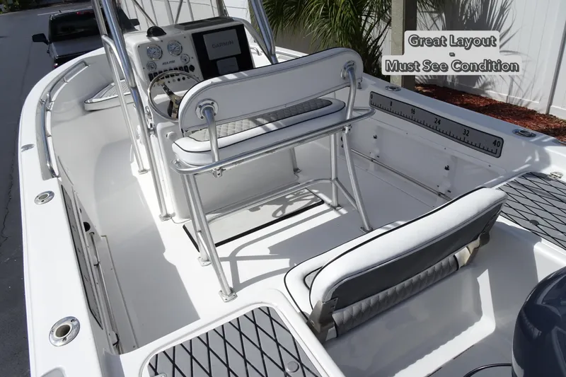 Slide: The Image of 2005 Sea Pro 206 Center Console boat with spacious layout and modern console features. - 9