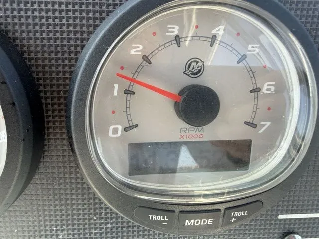 Slide: The Image of Boston Whaler 190 Montauk 2023 - 11