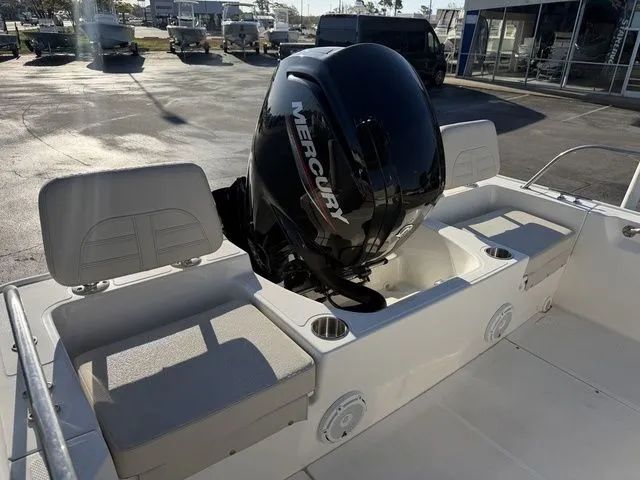 Slide: The Image of Boston Whaler 190 Montauk 2023 - 5