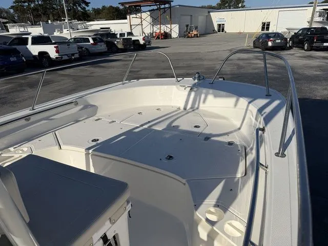 Slide: The Image of Boston Whaler 190 Montauk 2023 - 6