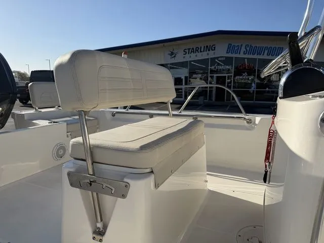 Slide: The Image of Boston Whaler 190 Montauk 2023 - 7