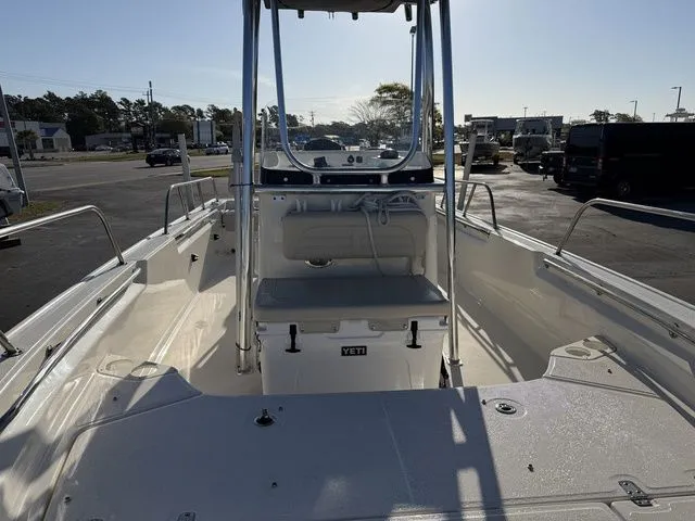 Slide: The Image of Boston Whaler 190 Montauk 2023 - 9
