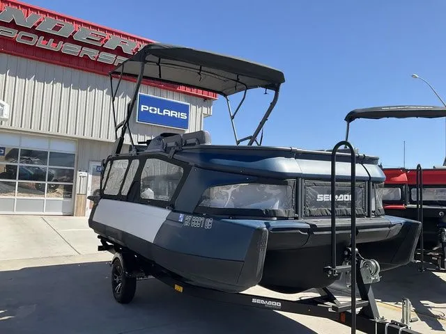 Slide: The Image of Sea-Doo Switch Cruise 18 2024 - 3