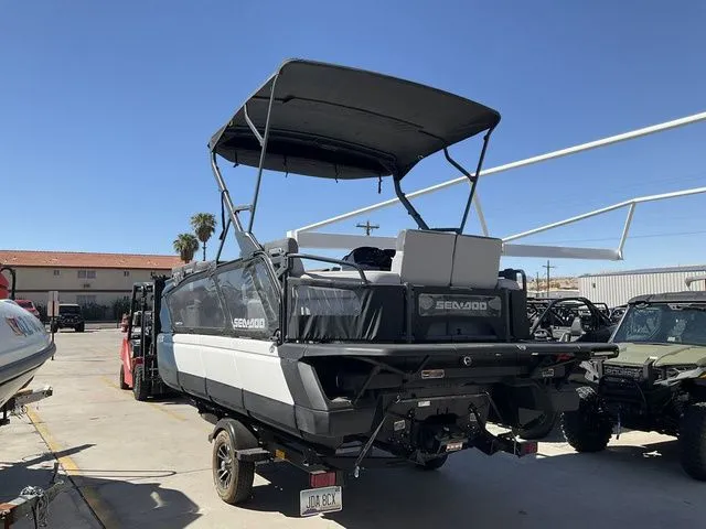 Slide: The Image of Sea-Doo Switch Cruise 18 2024 - 7