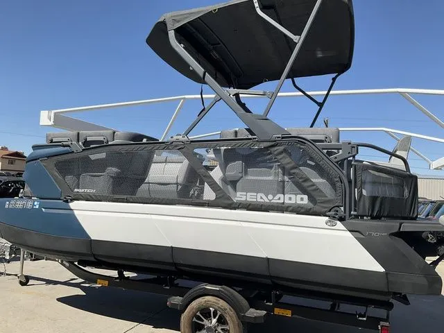 Slide: The Image of Sea-Doo Switch Cruise 18 2024 - 8