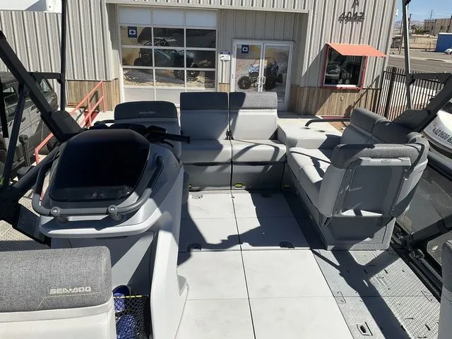 Slide: The Image of Sea-Doo Switch Cruise 18 2024 - 9