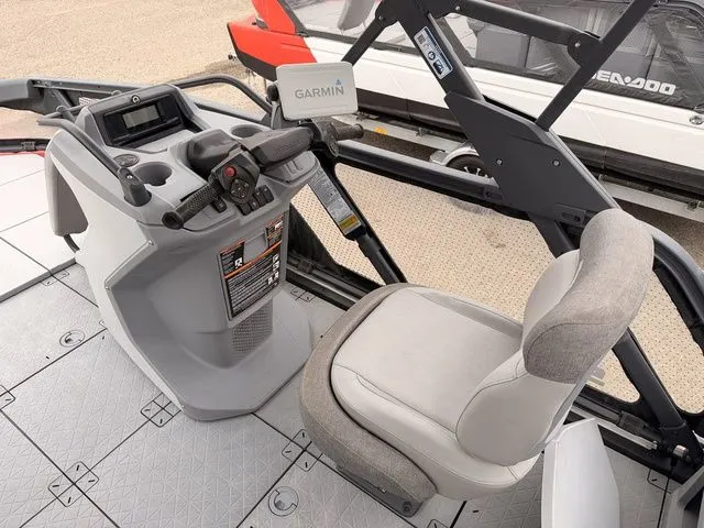 Slide: The Image of Sea-Doo Switch Sport 18 2022 - 6