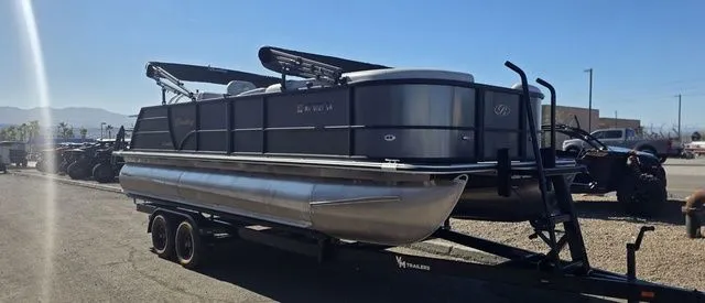 The Image of Bentley Pontoons Legacy 220 Quad Swingback 2024 - 1