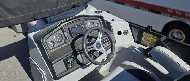 Slide: The Image of Bentley Pontoons Legacy 220 Quad Swingback 2024 - 20