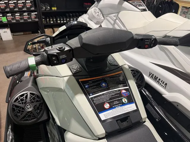 Slide: The Image of Yamaha VX Cruiser HO 2026 - 4