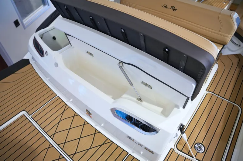 Slide: The Image of Sea Ray SLX 280 2026 - 11