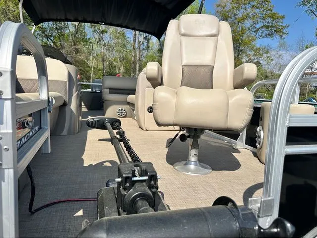 Slide: The Image of Sun Tracker SportFish 20 DLX 2023 - 10