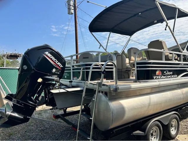 Slide: The Image of Sun Tracker SportFish 20 DLX 2023 - 3