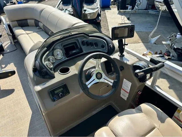 Slide: The Image of Sun Tracker SportFish 20 DLX 2023 - 4