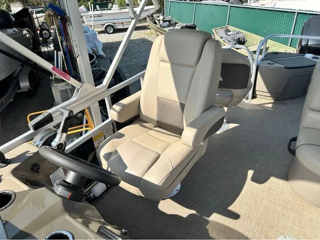 Slide: The Image of Sun Tracker SportFish 20 DLX 2023 - 5