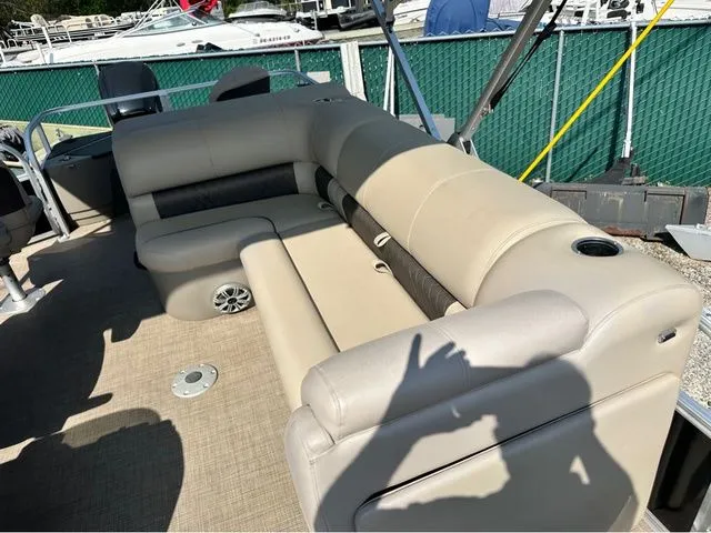 Slide: The Image of Sun Tracker SportFish 20 DLX 2023 - 6