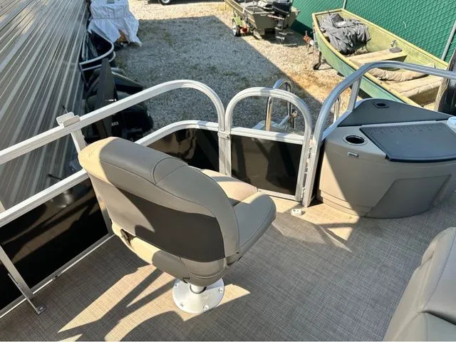 Slide: The Image of Sun Tracker SportFish 20 DLX 2023 - 8