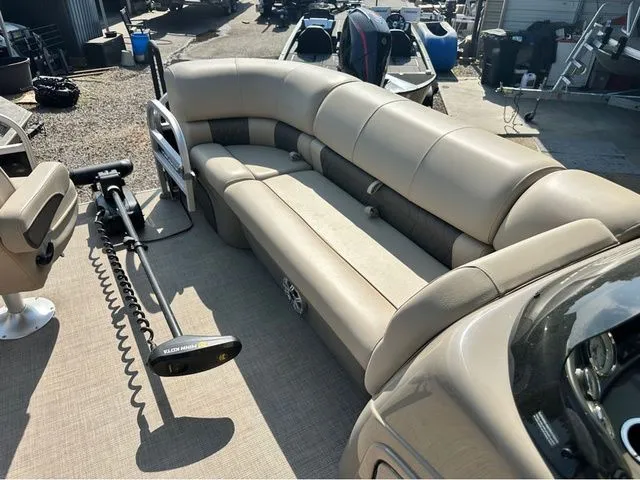 Slide: The Image of Sun Tracker SportFish 20 DLX 2023 - 9