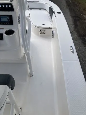 Slide: The Image of Robalo 206 Cayman 2020 - 10