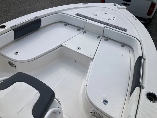 Slide: The Image of Robalo 206 Cayman 2020 - 11
