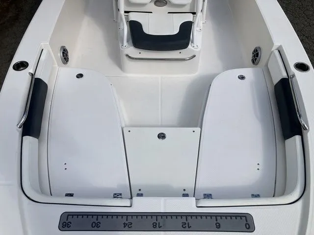 Slide: The Image of Interior view of the 2020 Robalo 206 Cayman boat deck. - 15