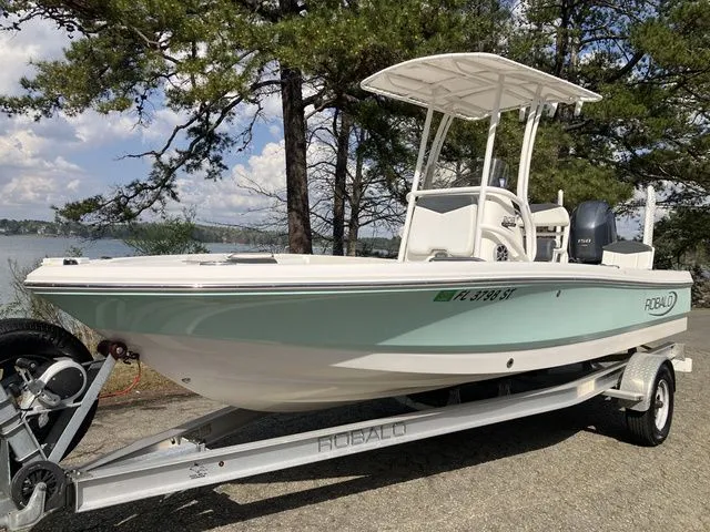 Slide: The Image of Robalo 206 Cayman 2020 - 2