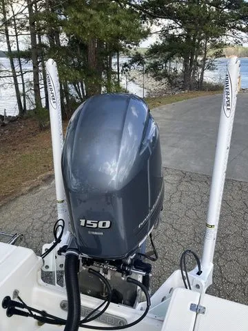 Slide: The Image of 2020 Robalo 206 Cayman with Yamaha 150 HP outboard motor. - 23