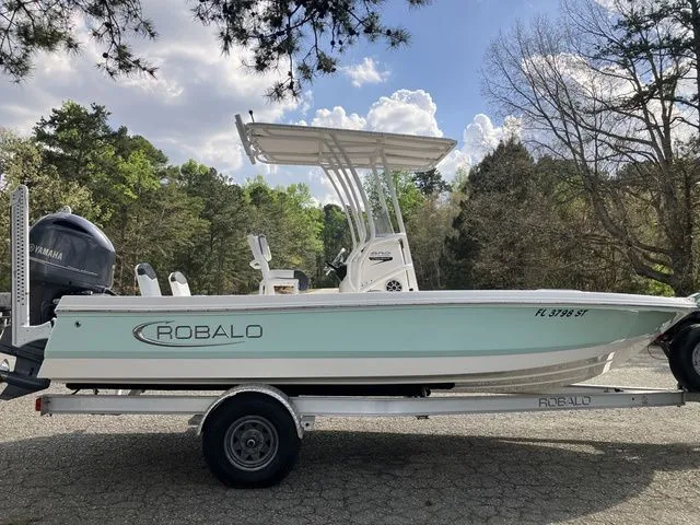 Slide: The Image of Robalo 206 Cayman 2020 - 5