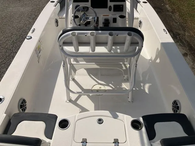 Slide: The Image of Robalo 206 Cayman 2020 - 9