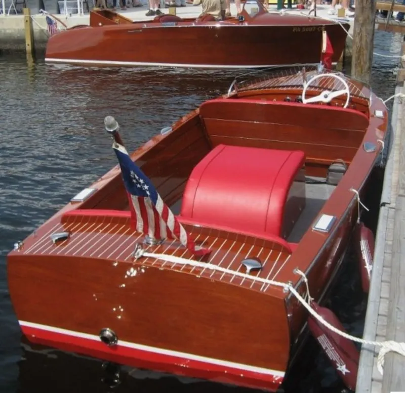 The Image of 1967 Chris-Craft 17 Deluxe boat in water, classic design. - 0