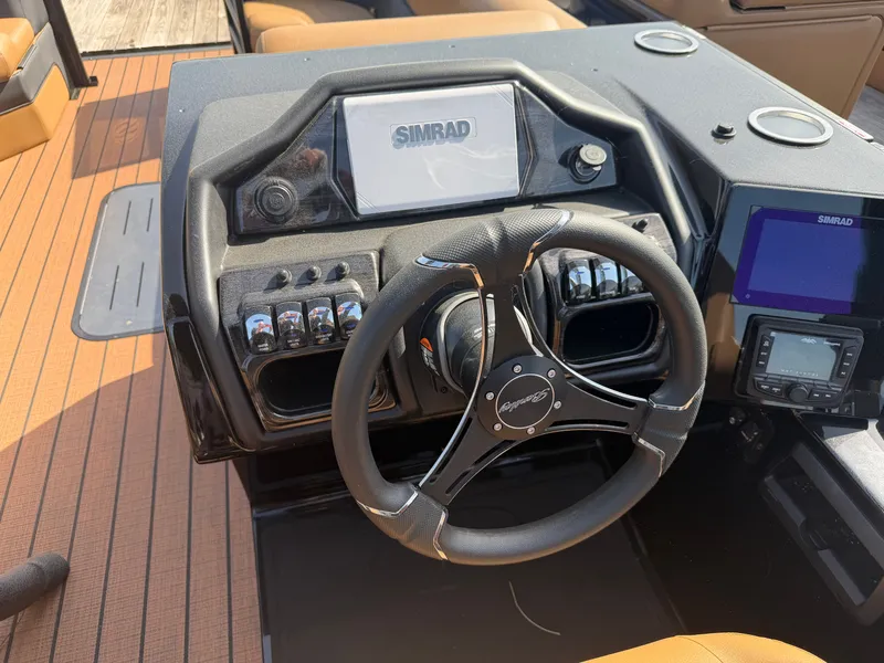 Slide: The Image of Bentley Pontoons Elite 253 DC Swingback 2026 - 10