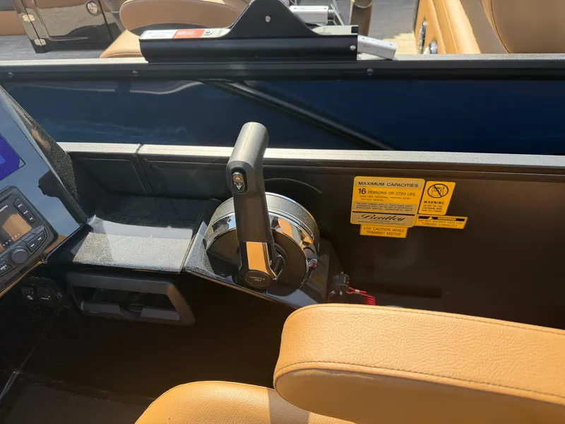 Slide: The Image of Bentley Pontoons Elite 253 DC Swingback 2026 - 11