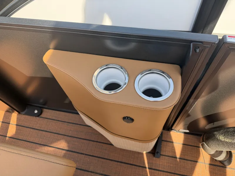 Slide: The Image of Bentley Pontoons Elite 253 DC Swingback 2026 - 15