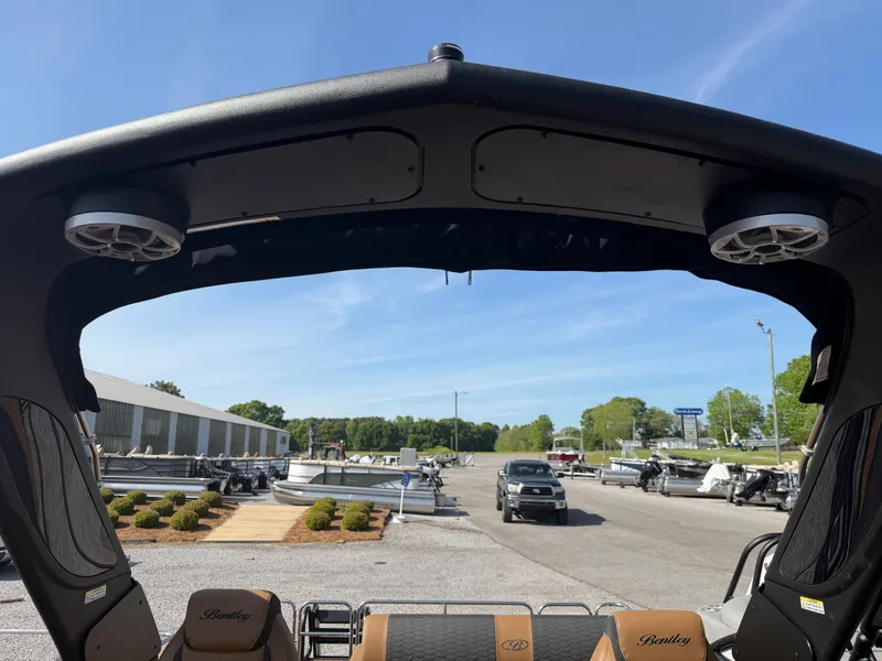 Slide: The Image of Bentley Pontoons Elite 253 DC Swingback 2026 - 17