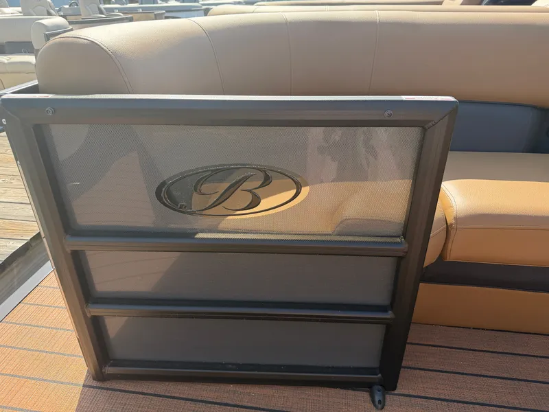 Slide: The Image of Bentley Pontoons Elite 253 DC Swingback 2026 - 22