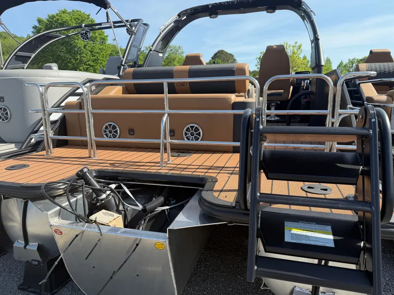 Slide: The Image of Bentley Pontoons Elite 253 DC Swingback 2026 - 26