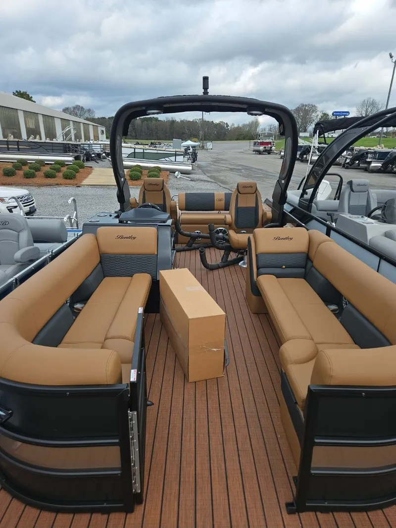 Slide: The Image of Bentley Pontoons Elite 253 DC Swingback 2026 - 3