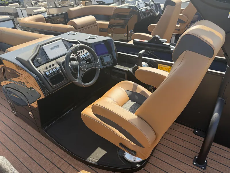 Slide: The Image of Bentley Pontoons Elite 253 DC Swingback 2026 - 9