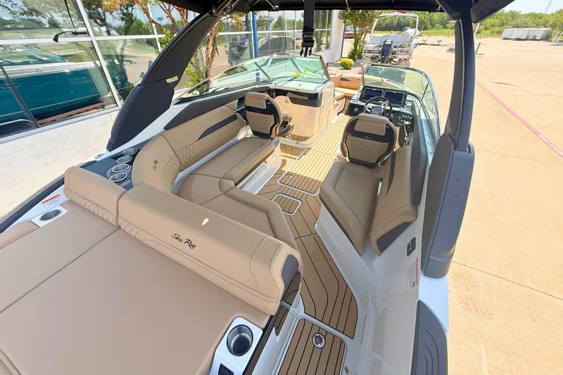 Slide: The Image of Sea Ray SLX 260 2027 - 10