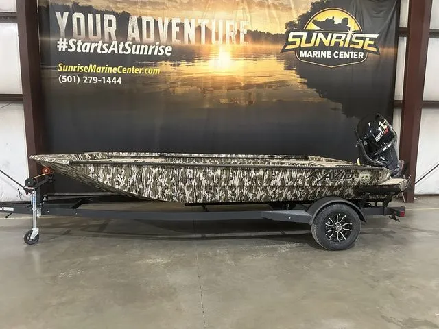 The Image of 2025 Avid 18 Commander boat at Sunrise Marine Center. - 1