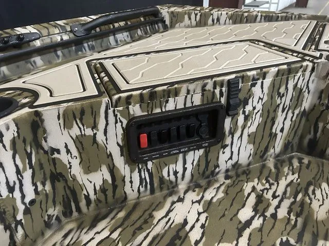 Slide: The Image of Avid 18 Commander 2025 - 10