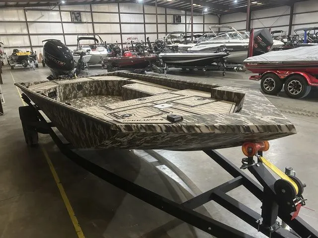 Slide: The Image of Avid 18 Commander 2025 - 3