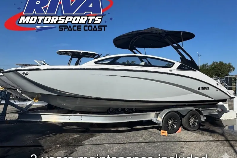 The Image of 2025 Yamaha Boats 275SE on trailer at Riva Motorsports Space Coast. - 0