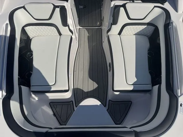 Slide: The Image of Yamaha 275SE 2025 - 11