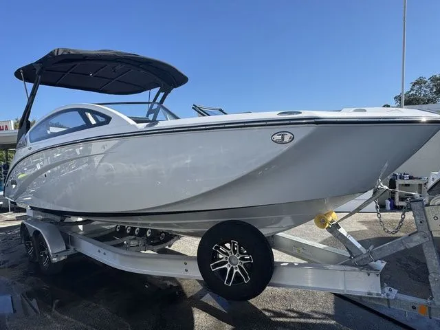 Slide: The Image of Yamaha 275SE 2025 - 2