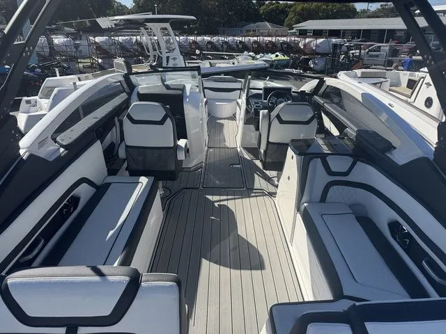 Slide: The Image of Yamaha 275SE 2025 - 6