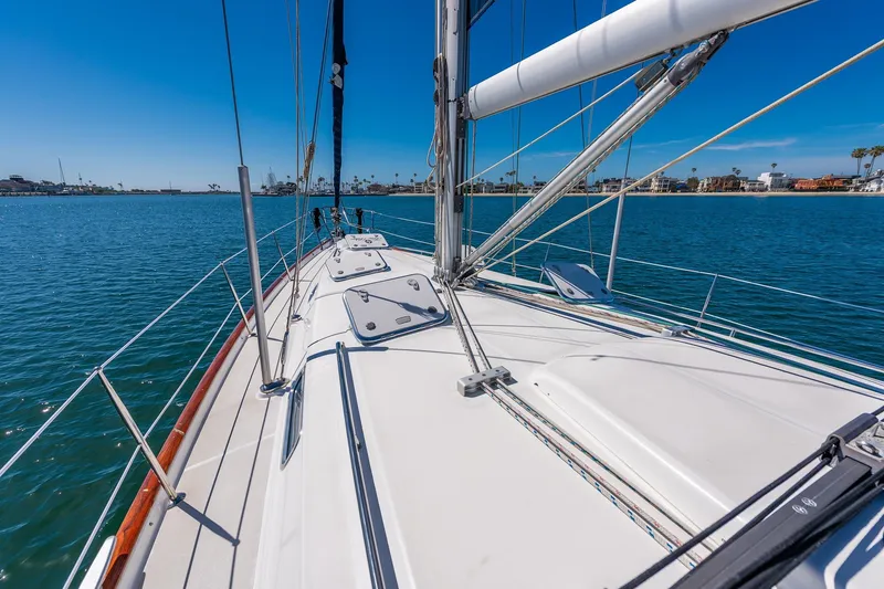 Slide: The Image of Bow view of 2003 Beneteau 411 sailboat on calm blue water. - 20