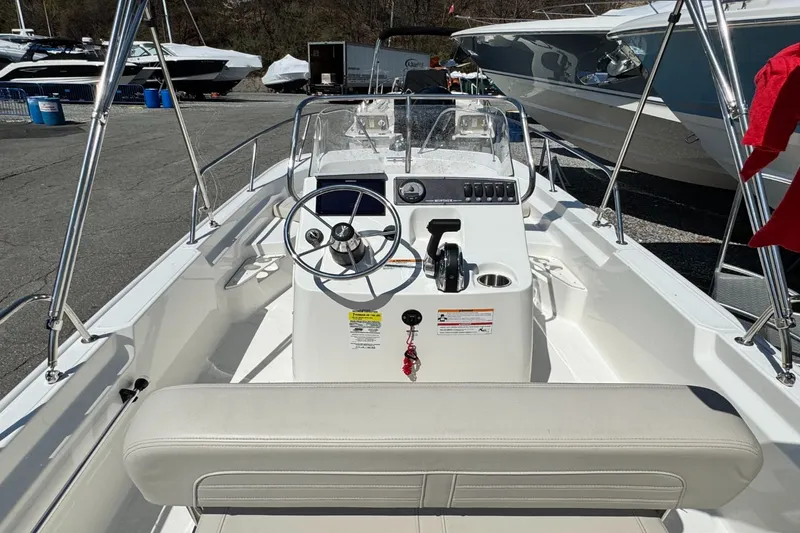 Slide: The Image of Boston Whaler 17 Montauk 2024 - 12