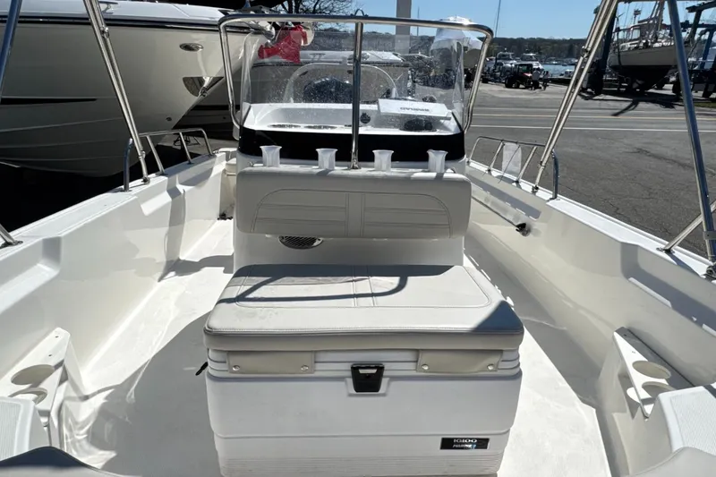 Slide: The Image of Boston Whaler 17 Montauk 2024 - 20